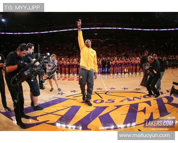 科比最后一场比赛砍下60分带领湖人逆袭胜利的经典时刻回顾